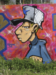 901823 Afbeelding van een graffitikunstwerk van een jongeman met grote pet op een van de muren rond de tijdelijke ...
